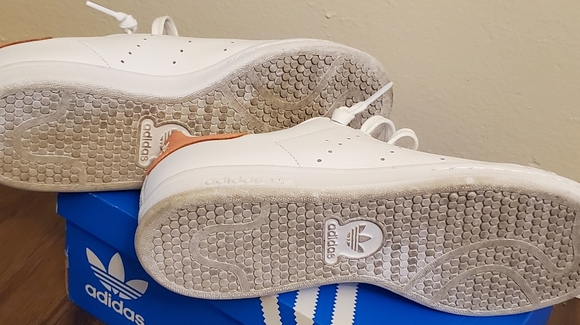 Women 7 1/2 run big. White and coral - Picture 3 of 4